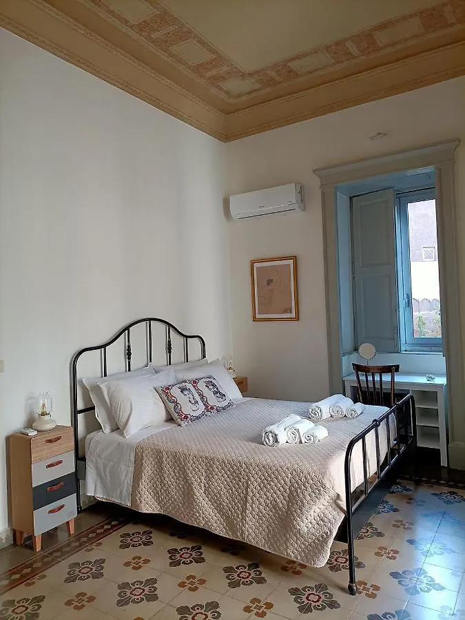 Stesicoro Art Home, In Centro Storico A カターニア 0*,  イタリア